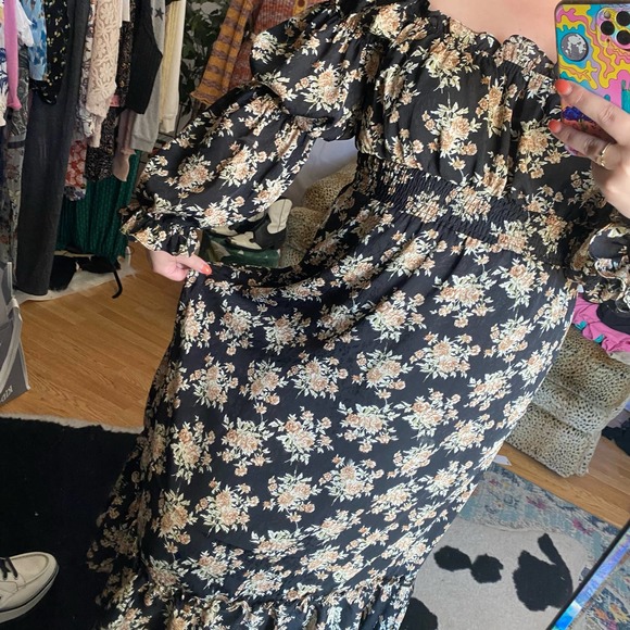 ASTR Floral Cinched Long Sleeve Midi Peasant Dress Black Size Small - Picture 4 of 5